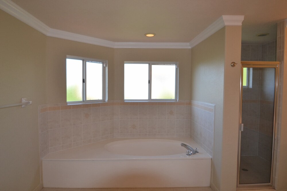 Building Photo - 4390 SW 159th Ave