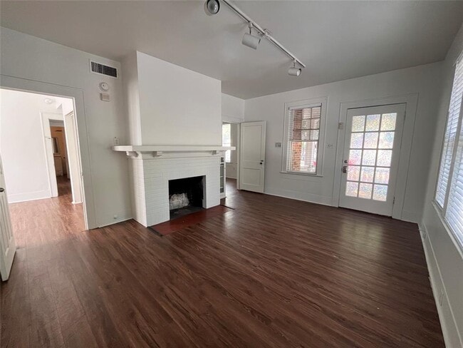 Building Photo - 2200 Rio Grande St