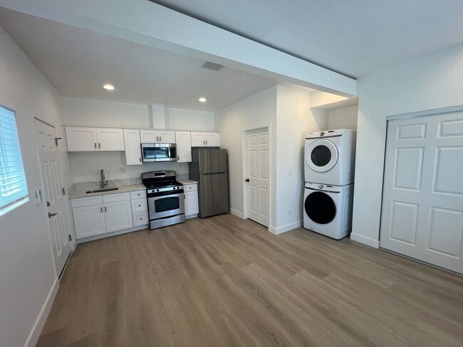 Photo - 1962 Harbor Ave Apartment