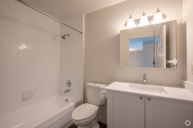 2BR, 2BA - 1,193SF - Second Bathroom - The Grosvenor - City Place