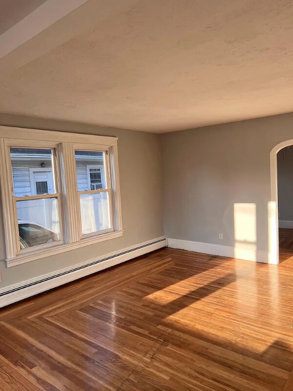 16 Bloomfield St Unit 1F, Pawtucket, RI 02861 Room for Rent in