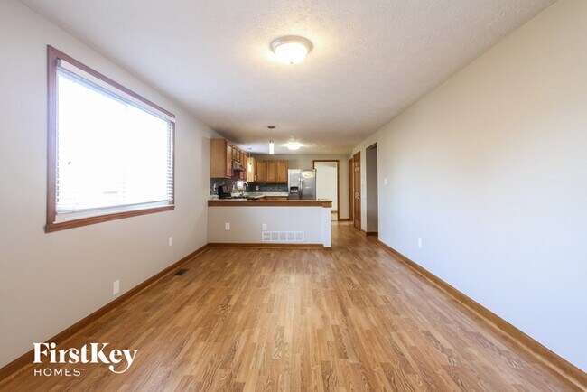 Building Photo - 1413 Beechwood Dr