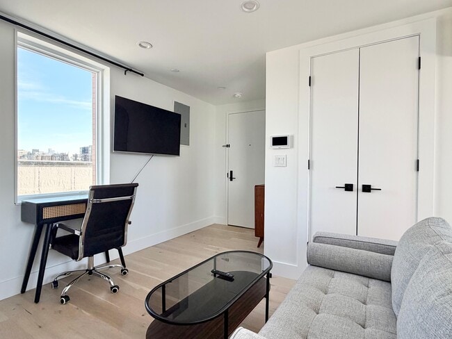 Building Photo - 485 Tompkins Ave