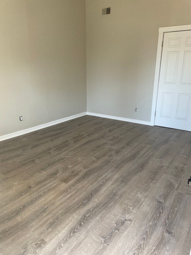 Building Photo - 2019 W Burnett Ave