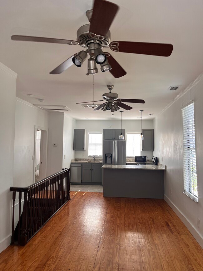 Foto del edificio - 216 S Edison Ave