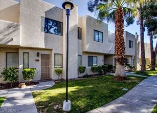 Building Photo - 2631 Aracatuba Ave