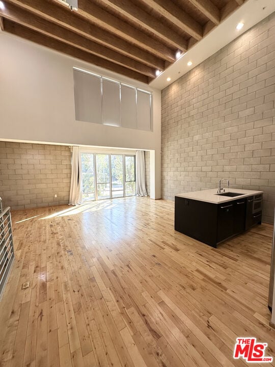 Foto del edificio - 3450 Cahuenga Blvd