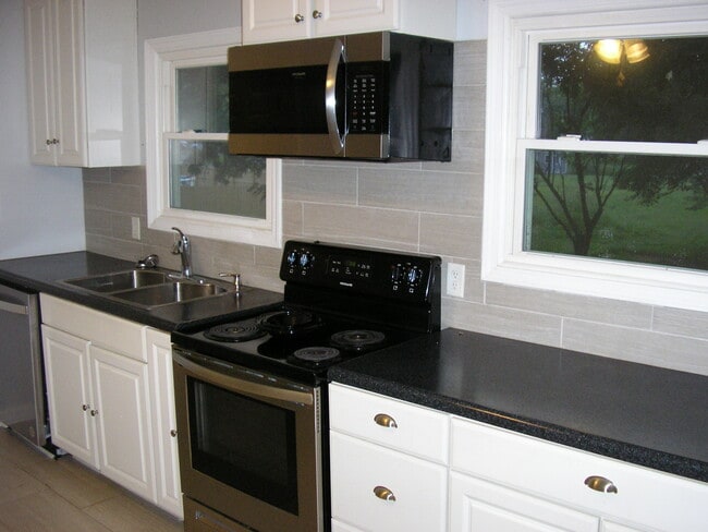 Building Photo - 3283 Plano Rd