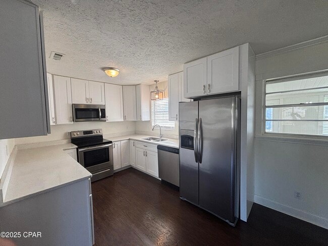 Foto del edificio - 2338 E 17th St