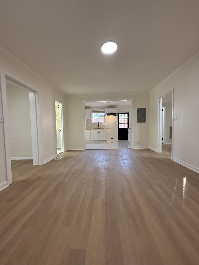 Foto del edificio - 15 Bradley Dr