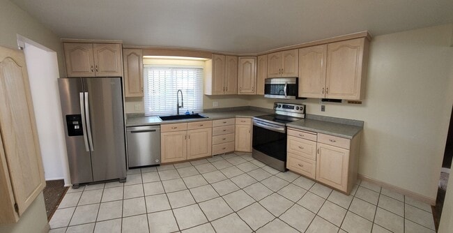 Building Photo - Murray Gem