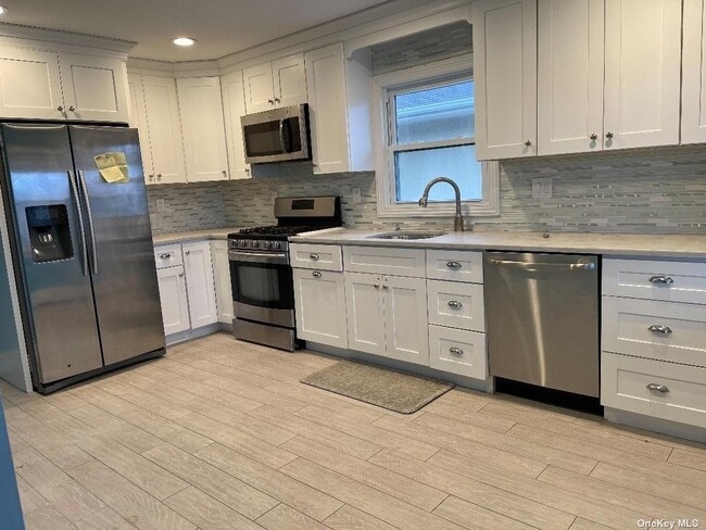 Building Photo - 568 Laurelton Blvd