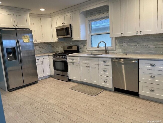 Foto del edificio - 568 Laurelton Blvd