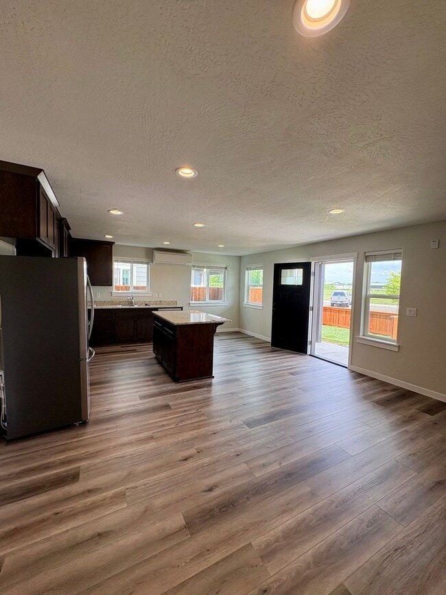 Foto del edificio - BRAND NEW 3BR Home in Central Point | Primary Suite Main Level + 2 Car Garage