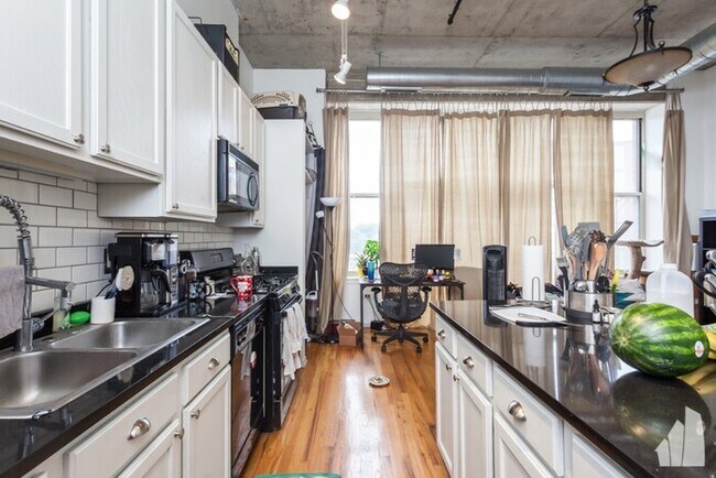 Building Photo - 16 S Laflin St