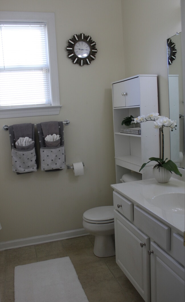 Foto del edificio - 353 Southgate Dr