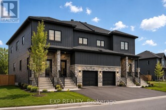 Building Photo - 444 Falcon Ln
