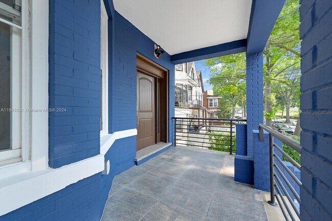 Building Photo - 3127 Sedgwick Ave