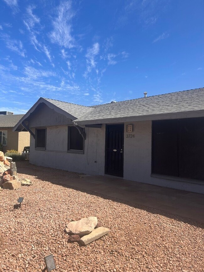 Building Photo - 3724 W Gardenia Ave
