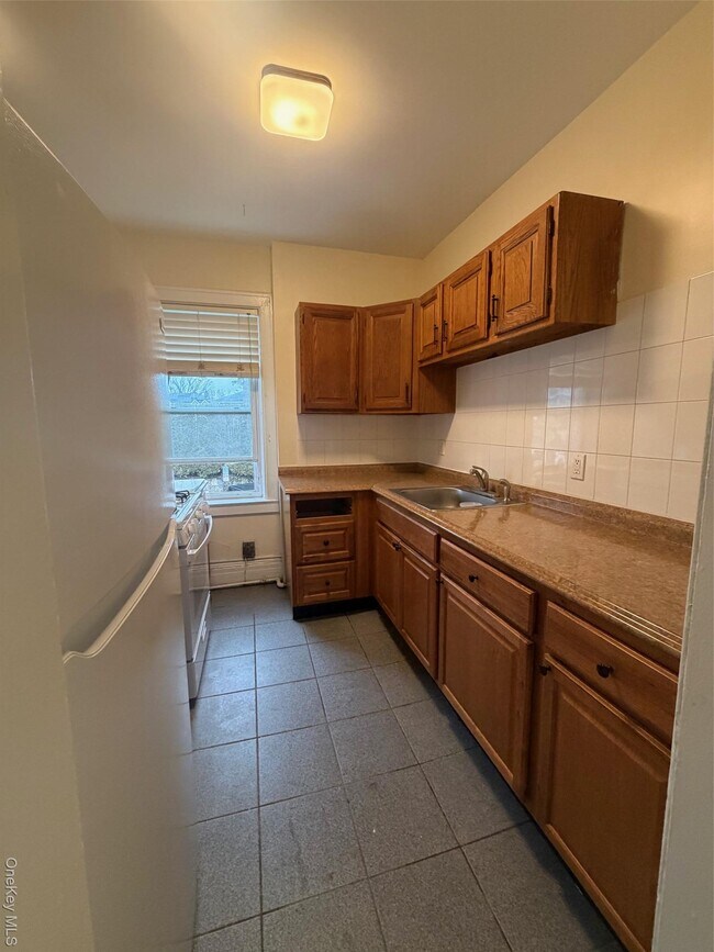 Foto del edificio - 837 White Plains Rd