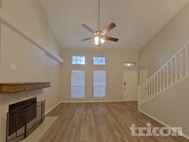 Building Photo - 837 Globe Ave