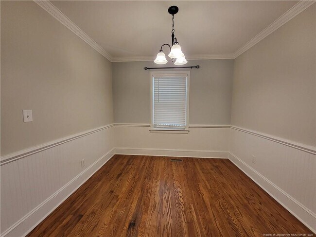 Building Photo - 907 Evans Dr