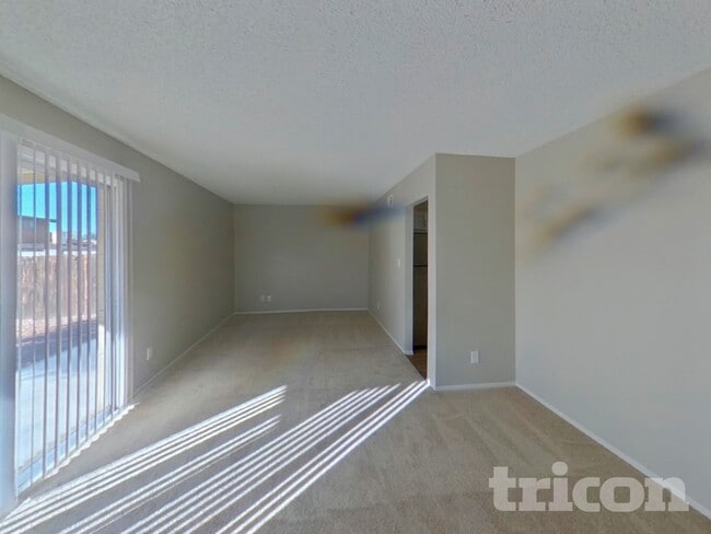 Foto del edificio - 1013 W Anderson Dr