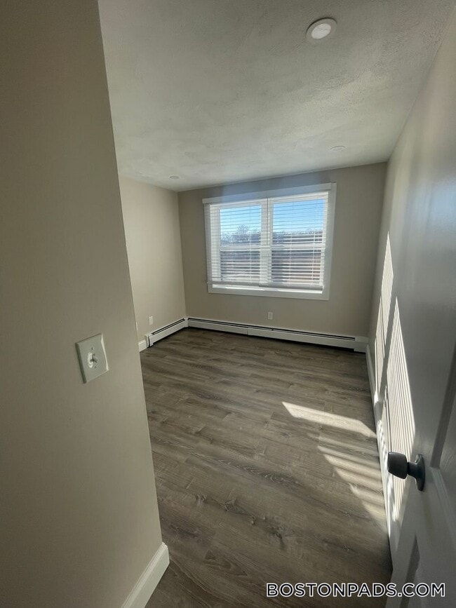 Photo - 27 Kenmar Dr Apartment