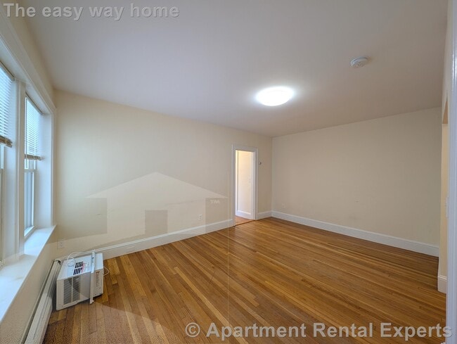 Building Photo - 36 College Ave