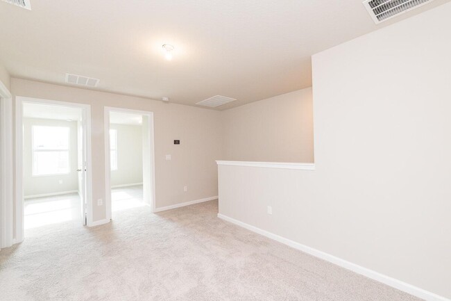 Building Photo - 5648 Mentmore Dr