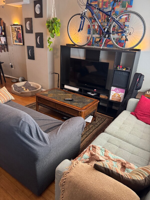 Foto del edificio - 1535 Emily St