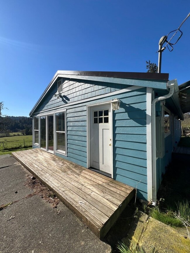 Building Photo - Peaceful Country Home with Patio & Detached Garage