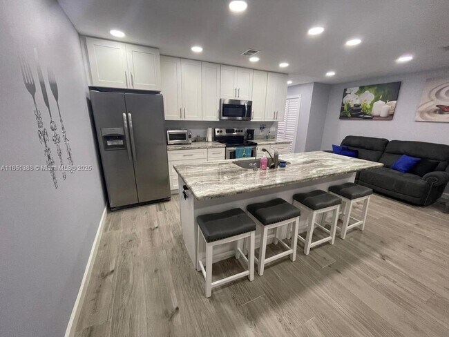 Foto del edificio - 4629 Vilabella Dr