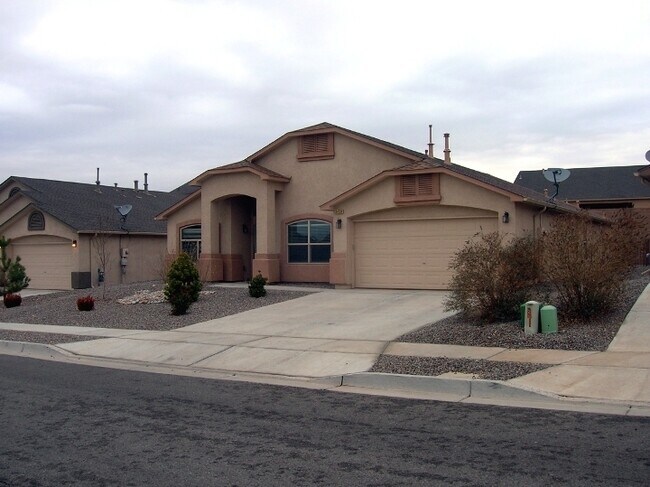 Foto del edificio - Beautiful 4 Bedroom Home in Rio Rancho