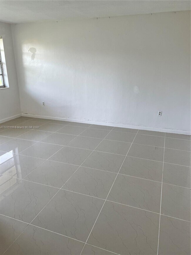 Foto del edificio - 14990 NE 5th Ct