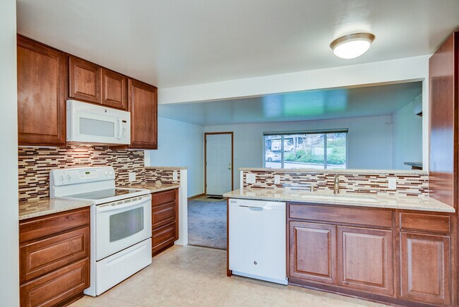 Foto del edificio - 4 Bed 2 bath Home in the Heart of Oak Harbor