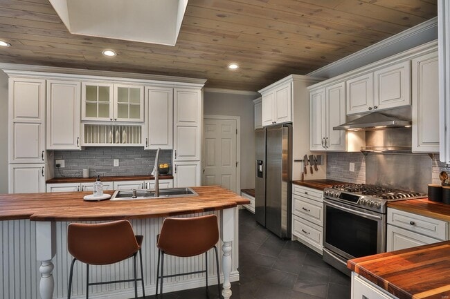 Building Photo - 1627 Timberlake Manor Pkwy