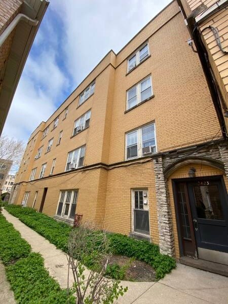 Foto principal - 2421 Lunt W Ave