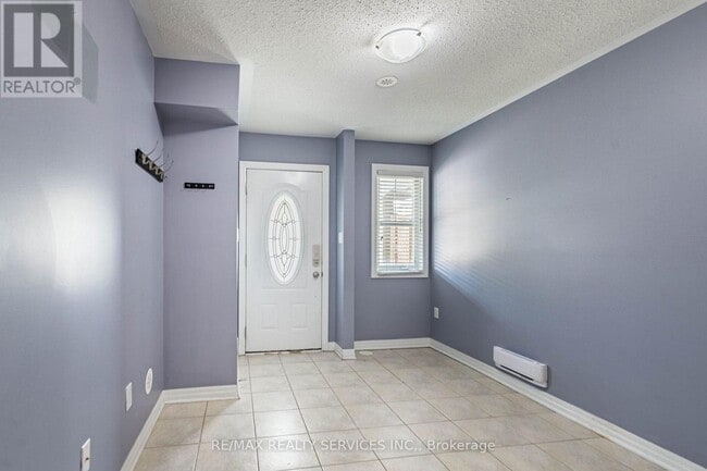 Building Photo - 222 Mortimer Cres