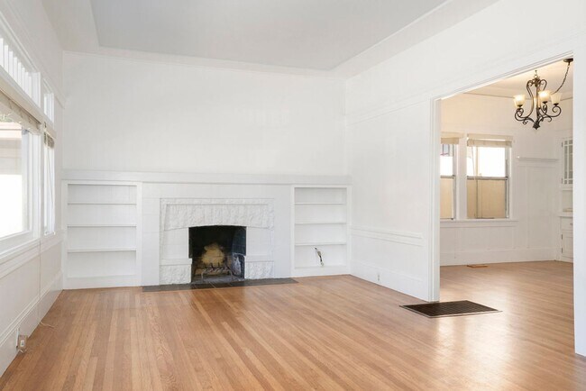 Building Photo - 1638 Broadway