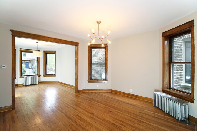 Foto del edificio - 2036 N Sawyer Ave