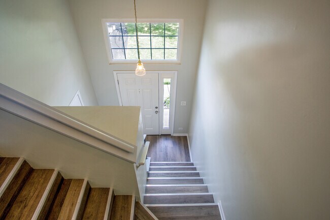 Building Photo - 454 Canterbury Dr