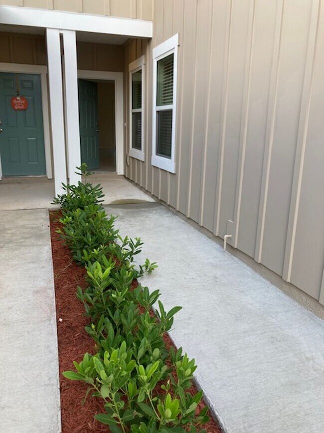 Foto del edificio - New 2 Story 3 Bed 2 1/2 with Rent Specials!