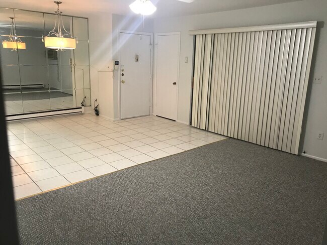 Building Photo - 137 Amberly Dr