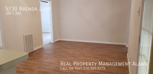 Foto del edificio - 5730 Brenda Ln