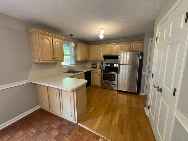 Building Photo - 33 Caswell Ave