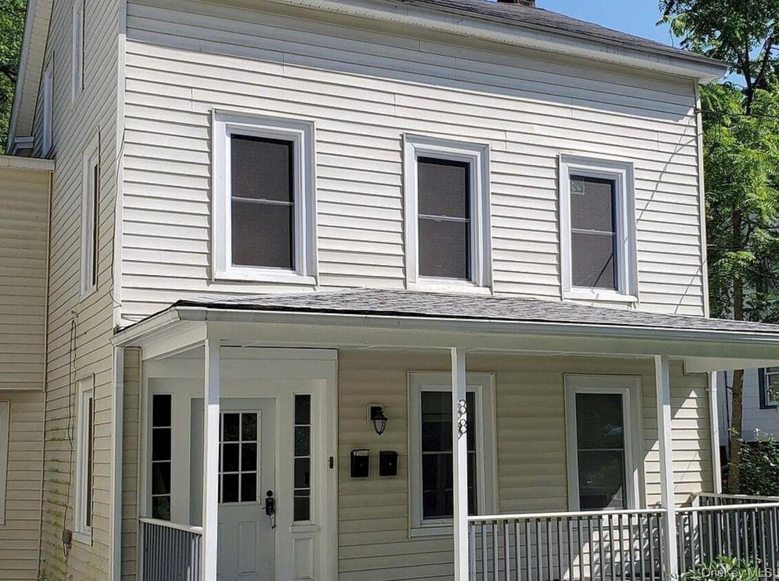 Primary Photo - 38 Vineyard Ave