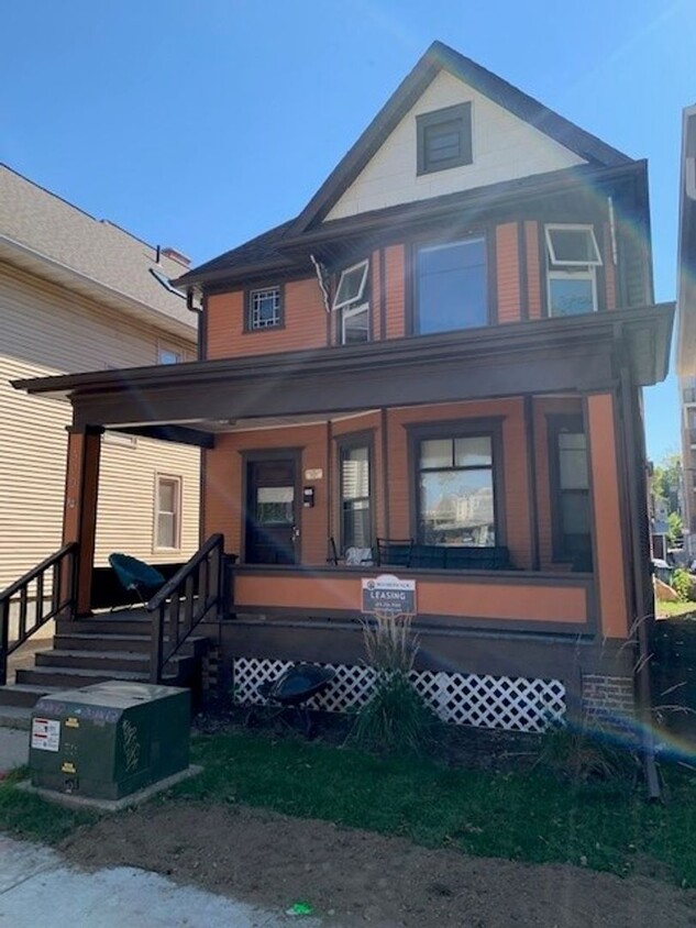 Foto principal - Basset &amp; Wash, LLC - 509 WW