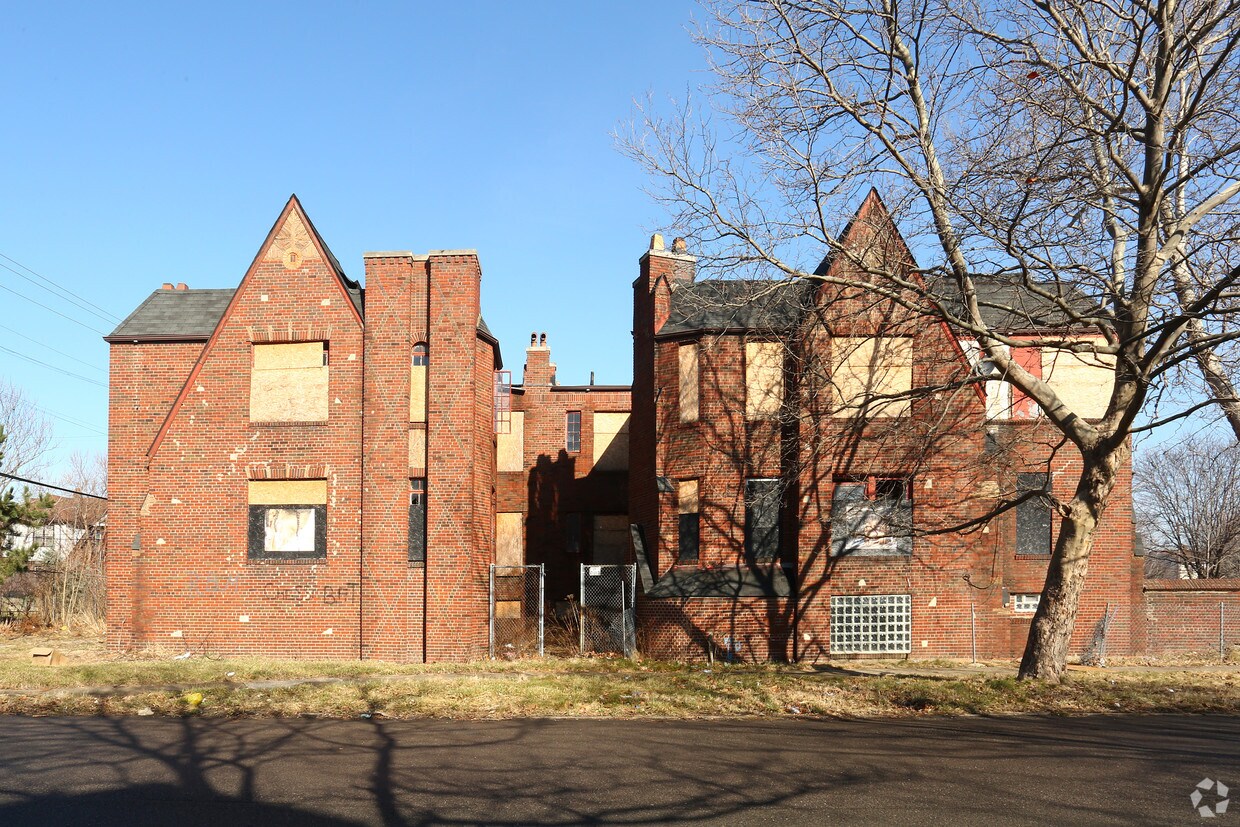 Building Photo - 13905 La Salle Blvd