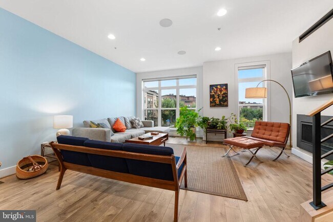 Foto del edificio - 3533 Bellflower Ln